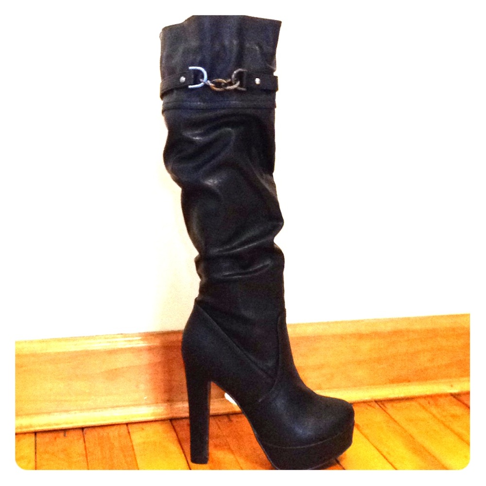 Faux Leather Chain Black Platform Boots 7